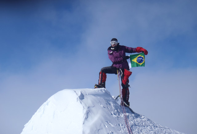 A medica Alpinista Ana Elisa Boscarioli realiza Palestra para Empresas e Escolas.